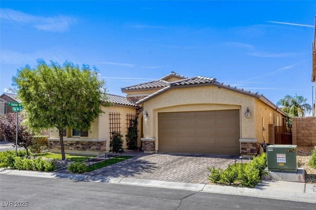 8079 Lennox View Ln - Photo 3 of 41