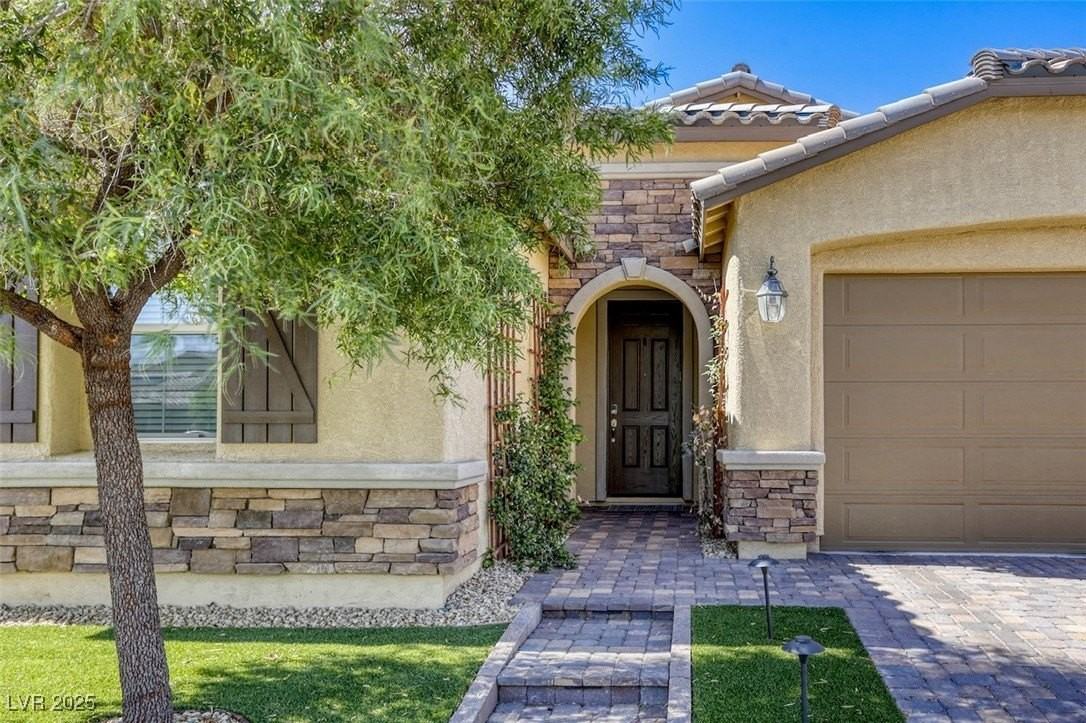 8079 Lennox View Ln - Photo 4 of 41