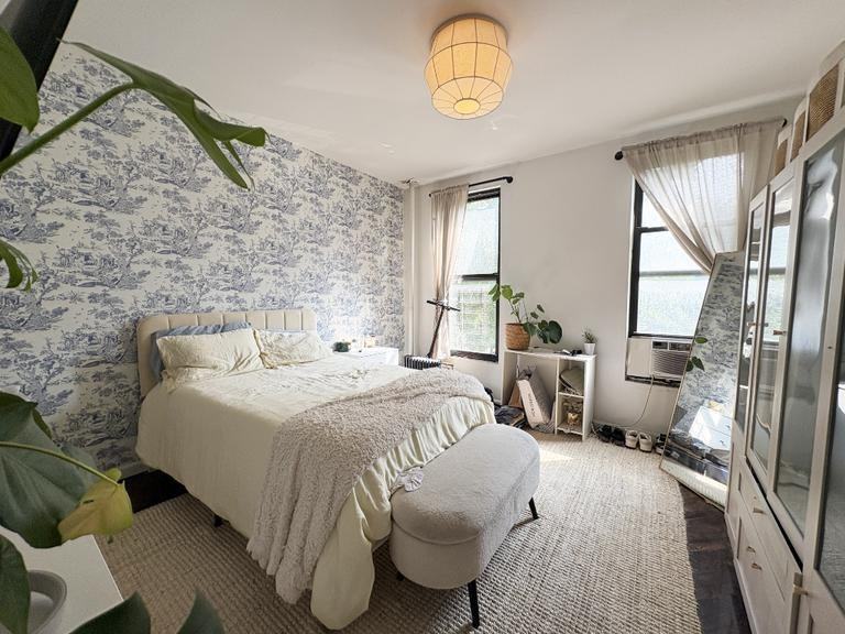 225 W 110th St
