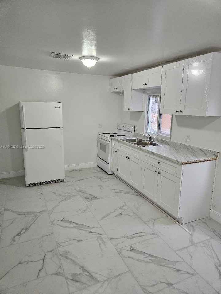 148 Ne 78th St #A - Photo 3 of 8