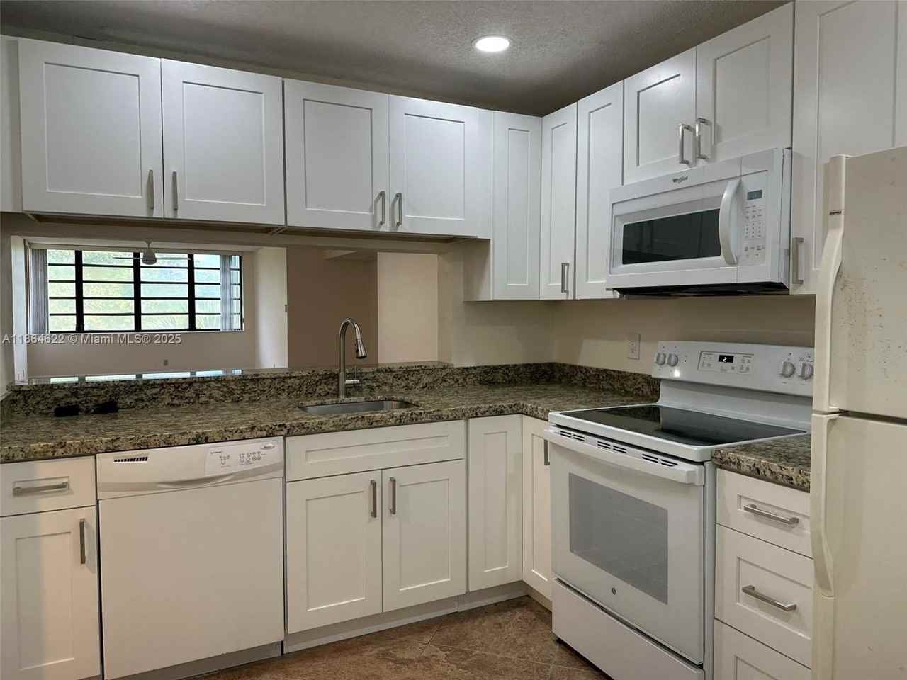 3150 Nw 42nd Ave #E401 - Photo 4 of 24