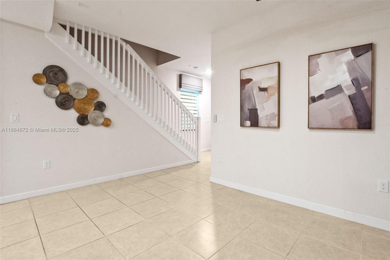 20814 Ne 5th Ct - Photo 5 of 25