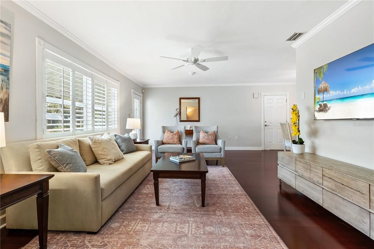 2207 Clematis St - Photo 6 of 34