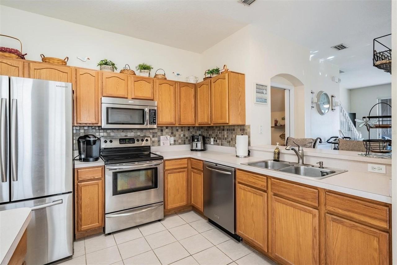 6649 80th Ave N - Photo 5 of 31