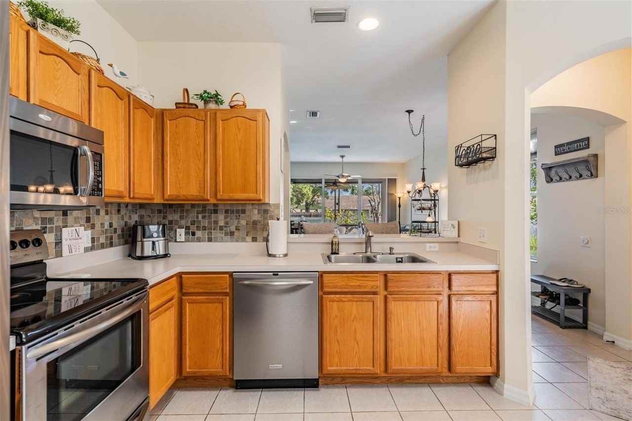 6649 80th Ave N - Photo 6 of 31