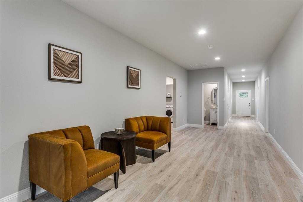 2833 W Biddison St - Photo 2 of 20