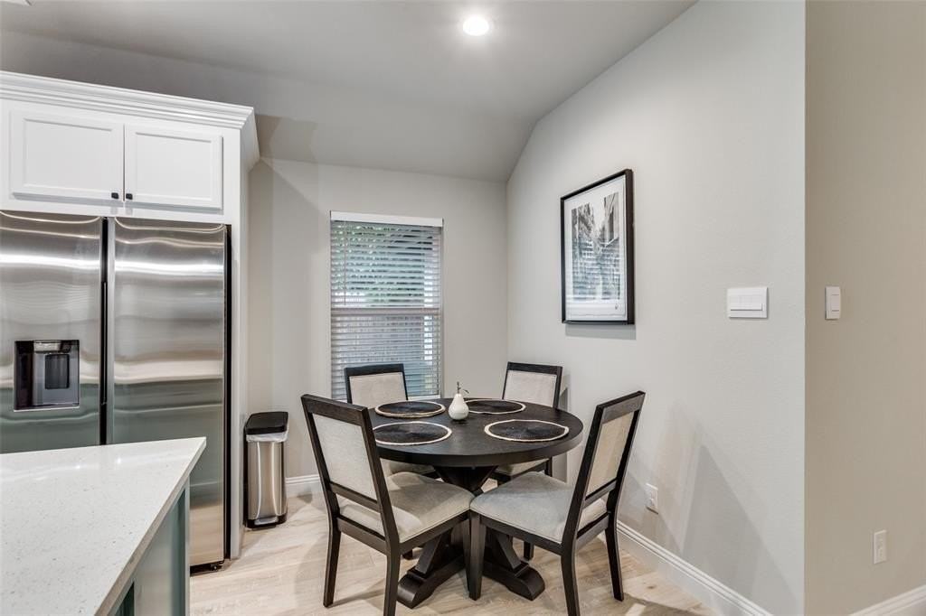 2833 W Biddison St - Photo 7 of 20