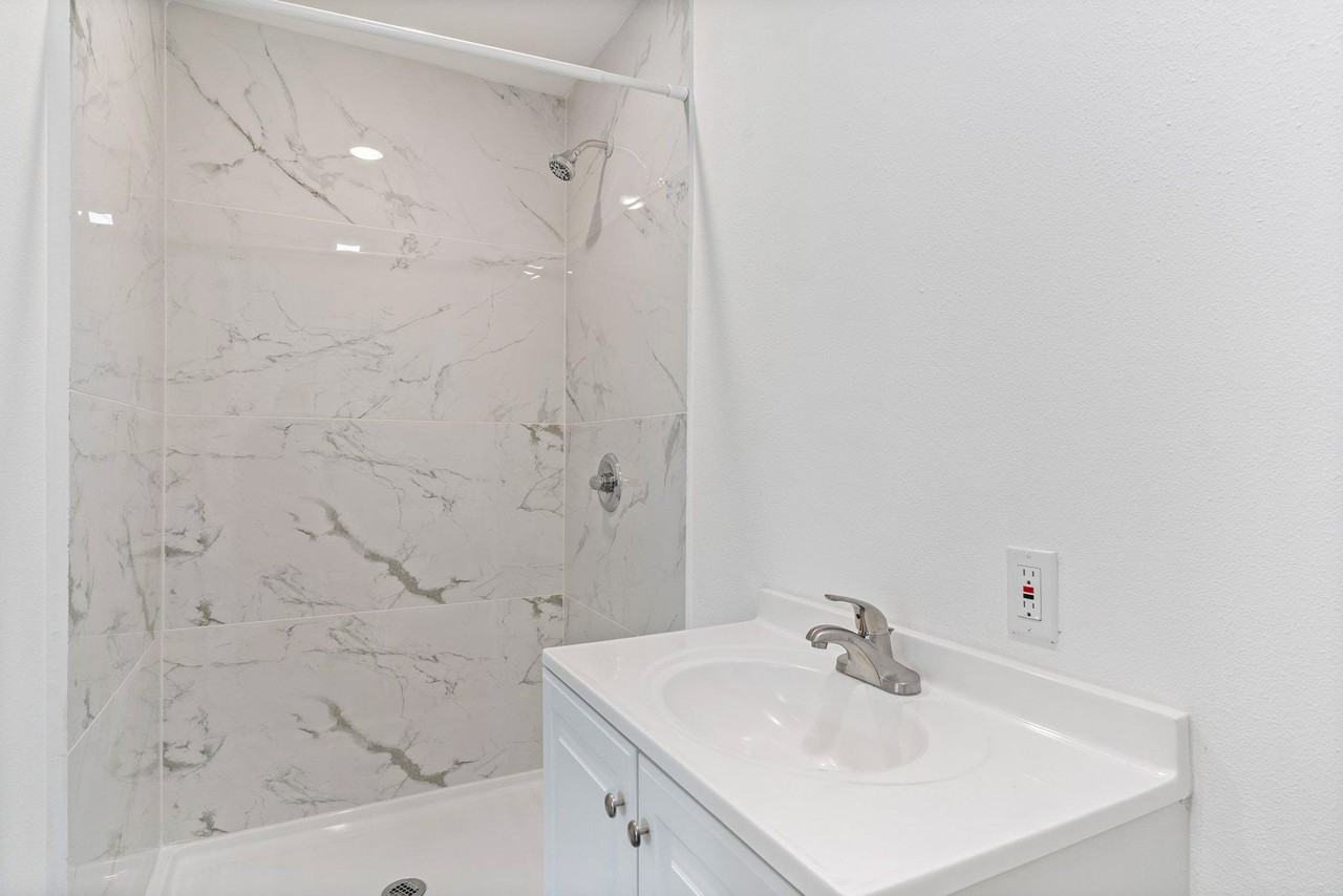 Calcutta Dr - Photo 4 of 4