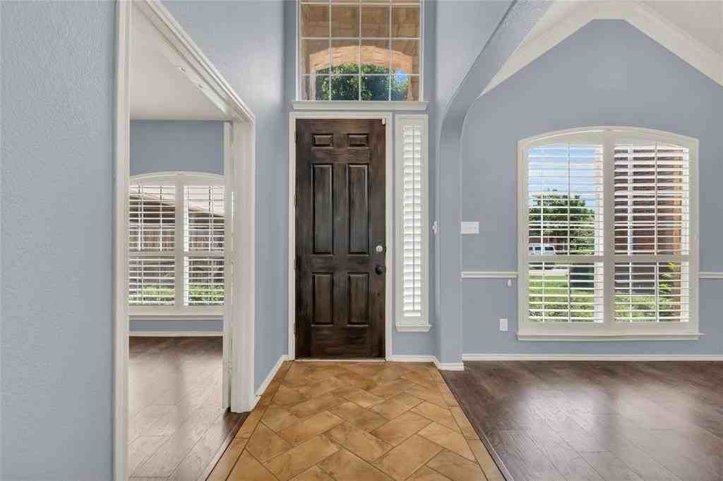 404 Wentworth Dr - Photo 3 of 31