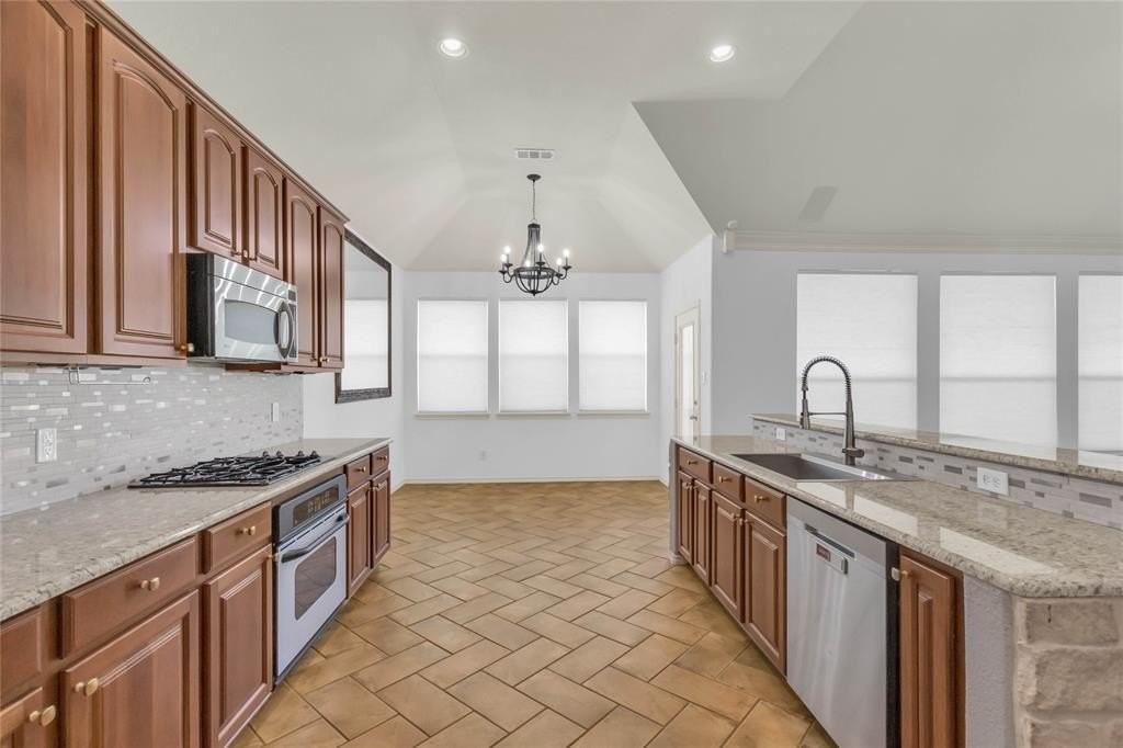 404 Wentworth Dr - Photo 5 of 31