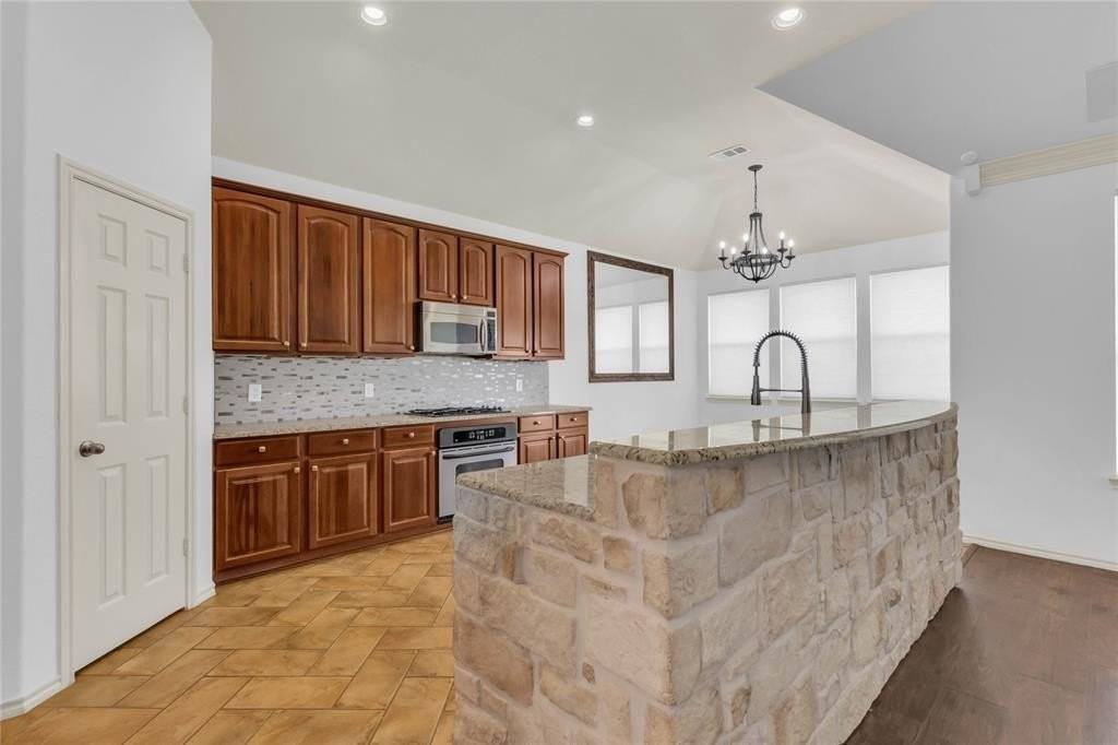 404 Wentworth Dr - Photo 7 of 31