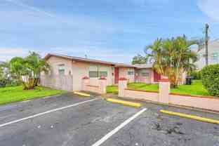 420 Sw 27th Ter - Photo 1 of 1