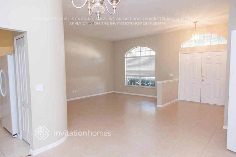 8443 Ridgebrook Cir - Photo 2 of 15