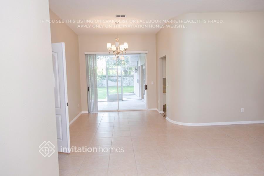 8443 Ridgebrook Cir - Photo 3 of 15