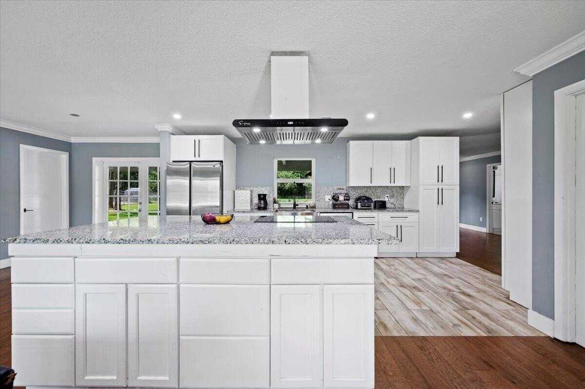 11128 42nd Rd N - Photo 3 of 25