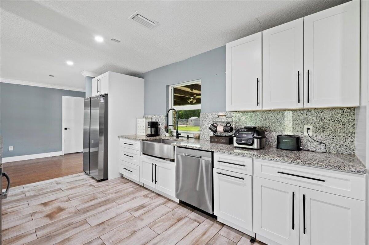 11128 42nd Rd N - Photo 4 of 25