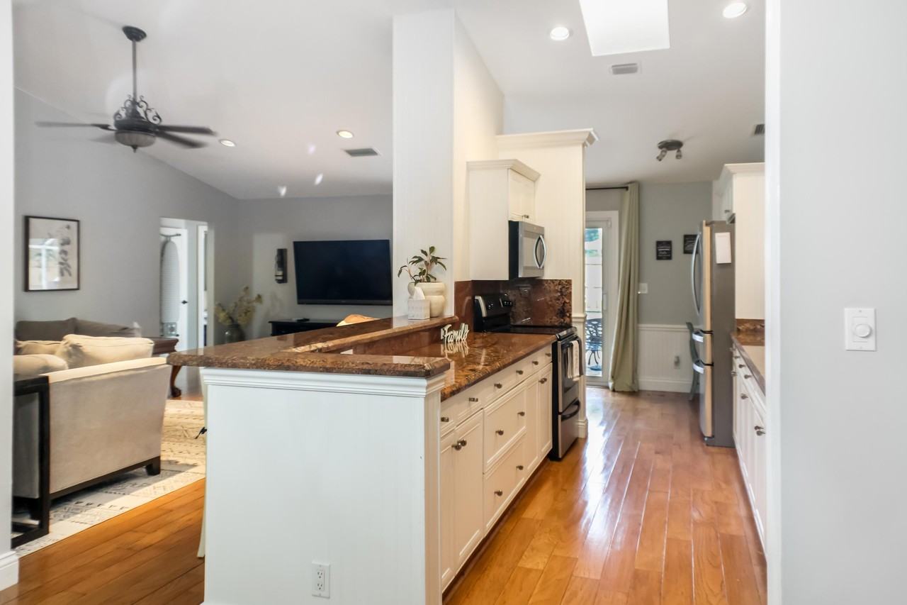 874 Blueberry Dr - Photo 7 of 40