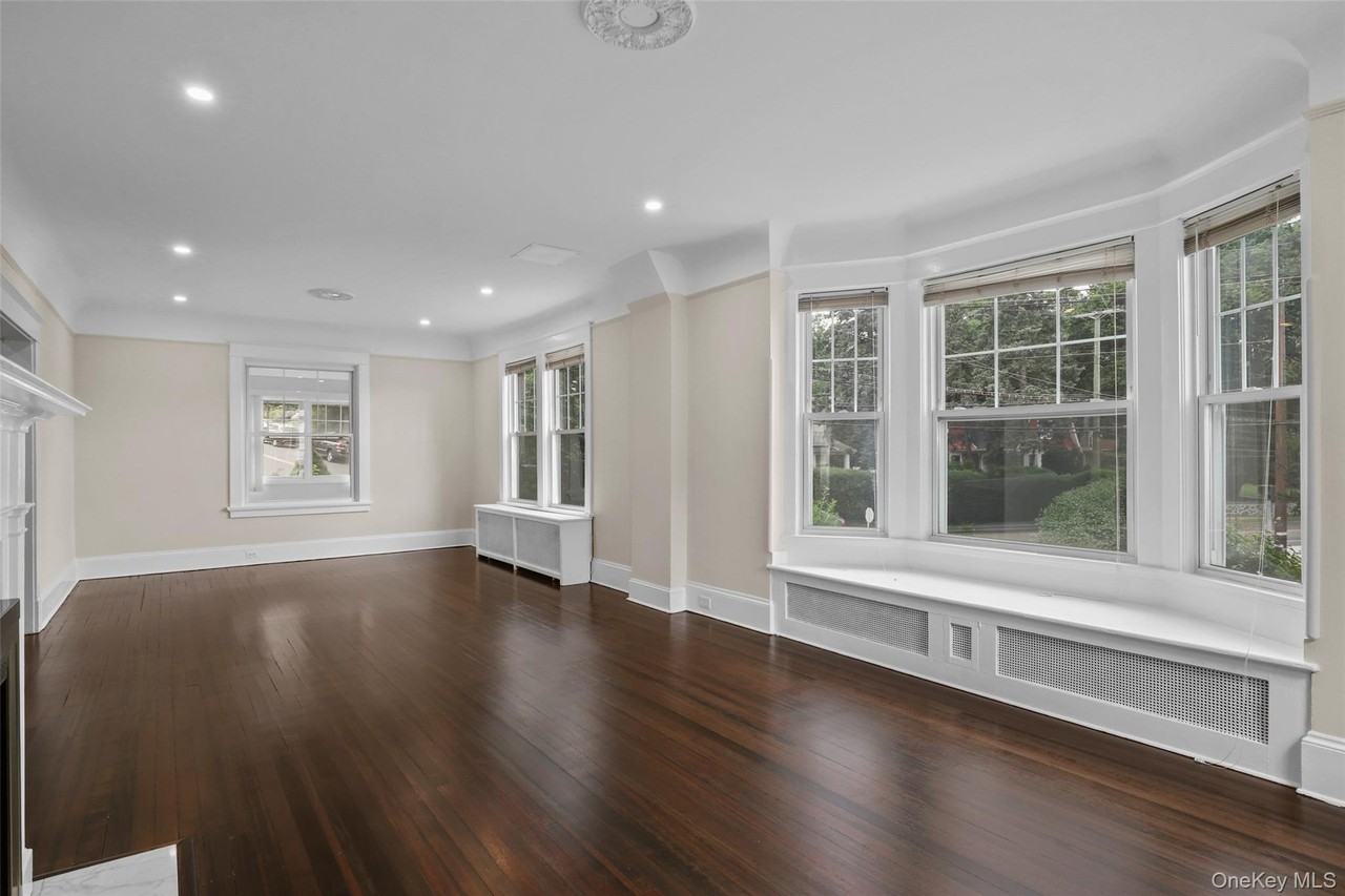 135 Ashford Avenue - Photo 4 of 17