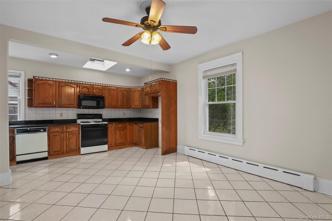 135 Ashford Avenue - Photo 7 of 17