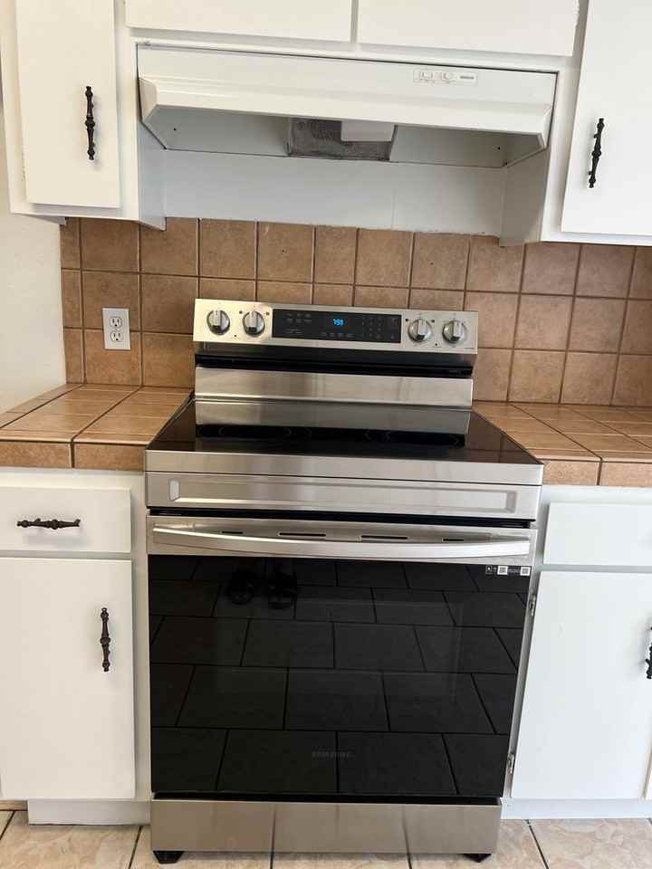 142 Redwood Ave - Photo 4 of 32