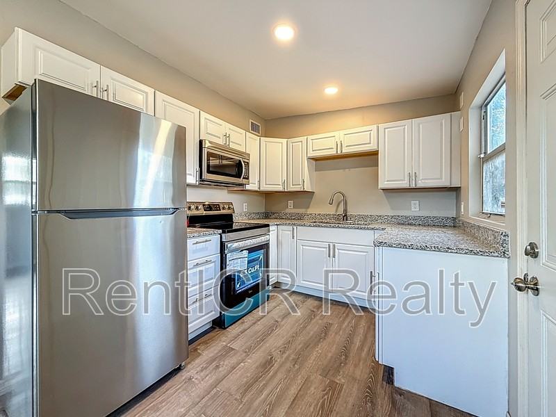 4017 E Grove St - Photo 2 of 19