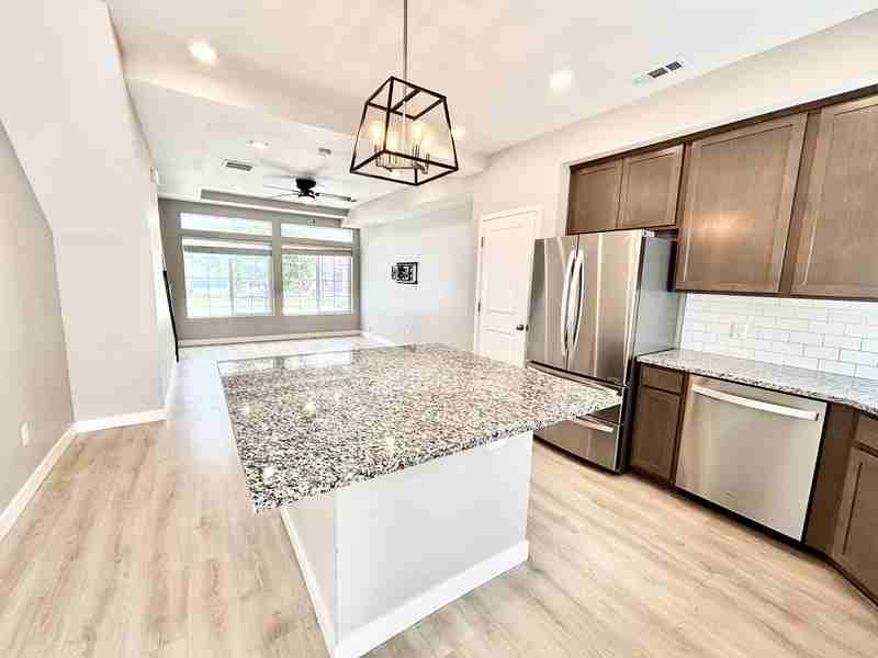 153 E Brushy Canyon St