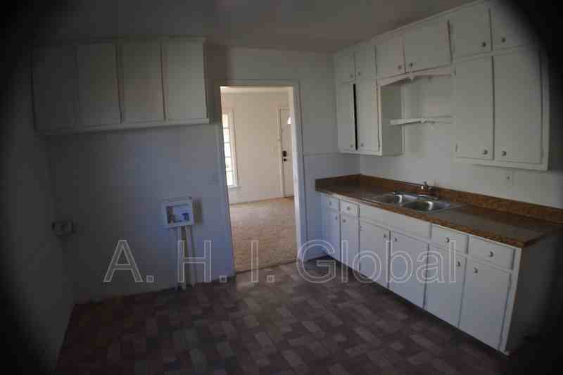 1916 S Seminole St - Photo 3 of 8