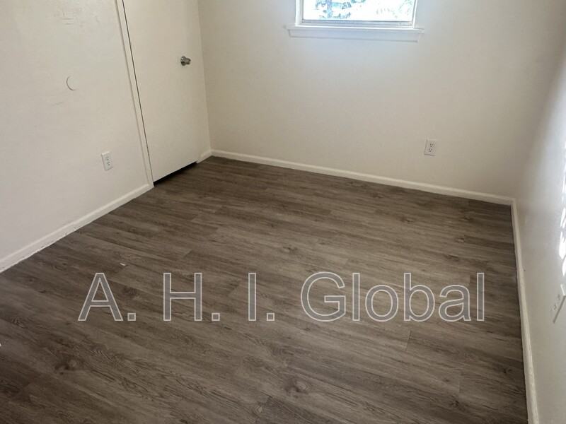 2417 N Wilson St - Photo 2 of 8