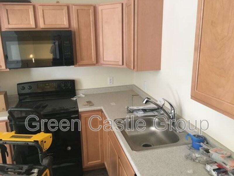 323 College St - Photo 6 of 12