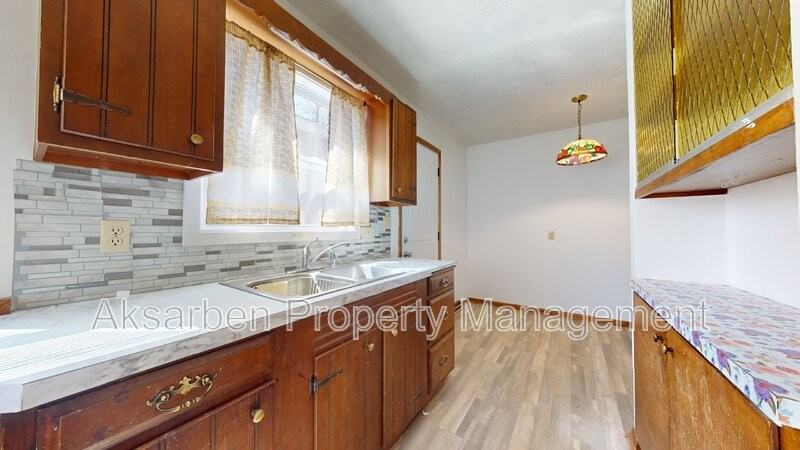 1370 32nd Ave - Photo 2 of 7