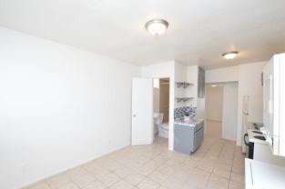 3818 W Portland St Apt 6 #6 - Photo 1 of 1
