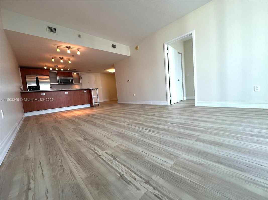 185 Sw 7th St - Photo 2 of 3