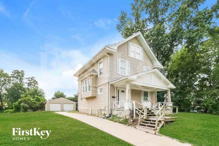 401 E College St - Photo 2 of 16