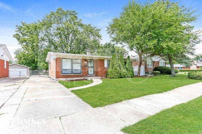 15612 Woodlawn East Ave - Photo 2 of 16