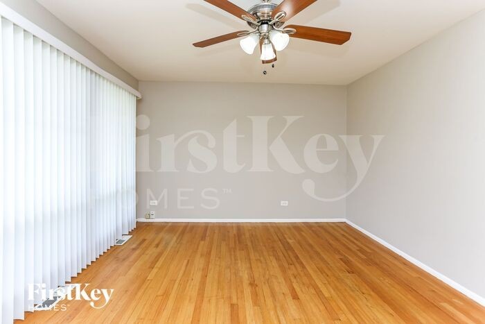 15612 Woodlawn East Ave - Photo 3 of 16