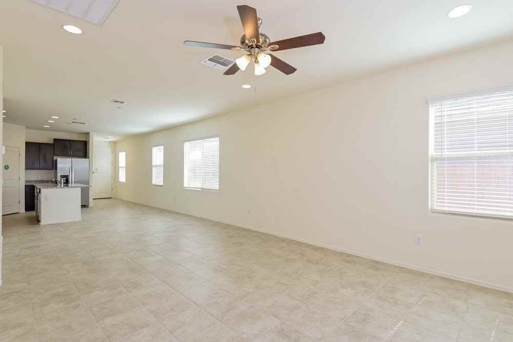 11208 S Weismann Dr - Photo 4 of 16