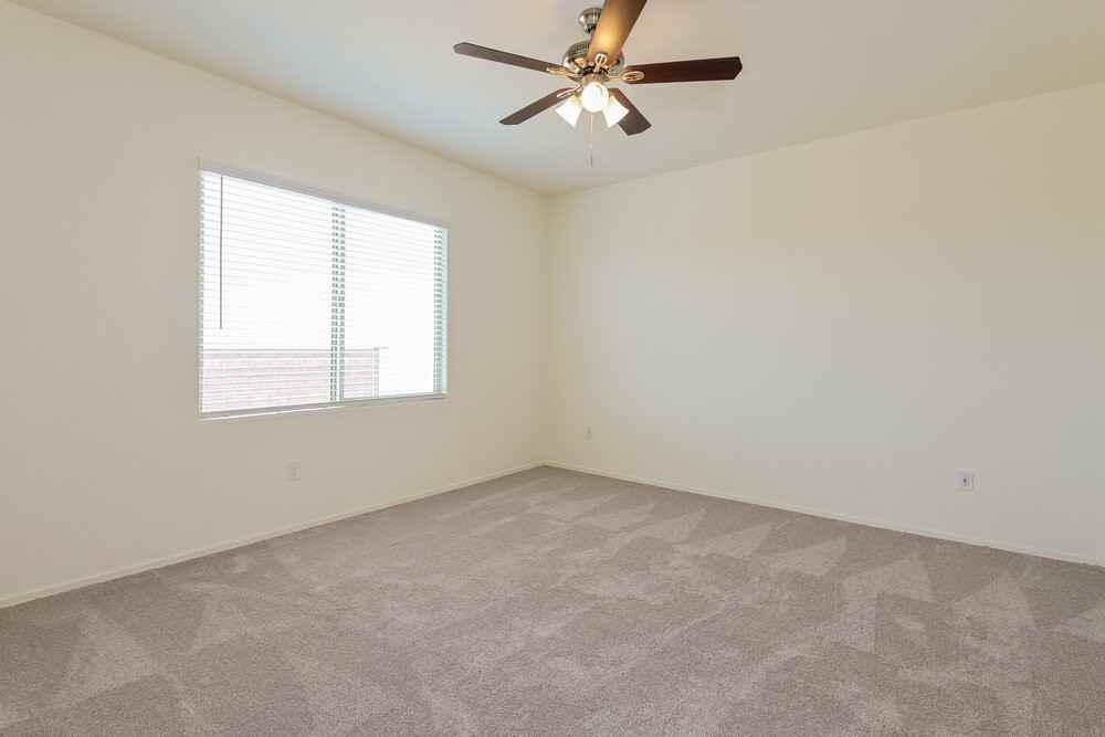 11208 S Weismann Dr - Photo 5 of 16