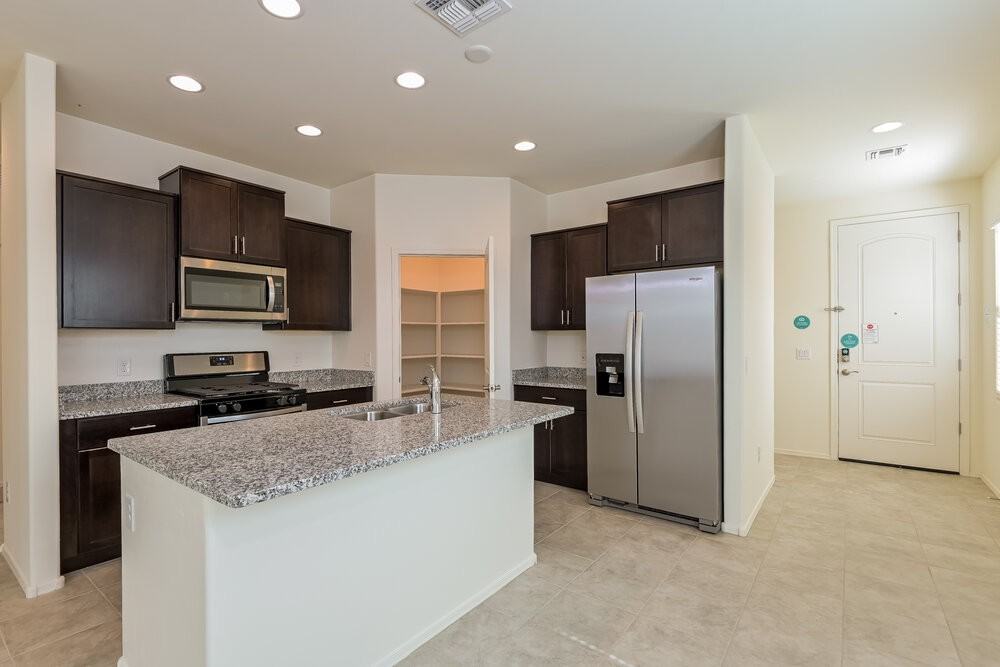 11208 S Weismann Dr - Photo 6 of 16