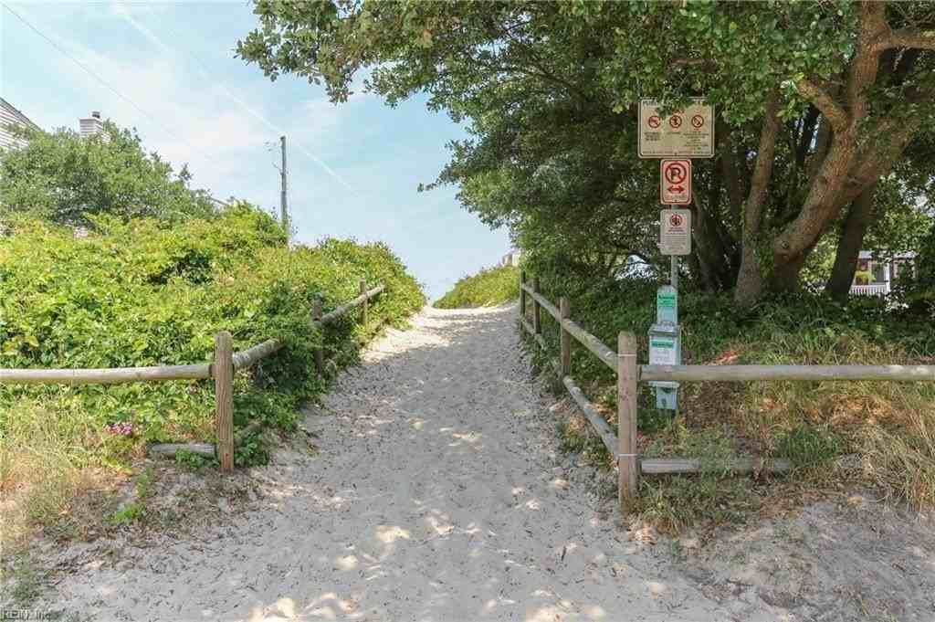 4466 Lauderdale Ave - Photo 3 of 48