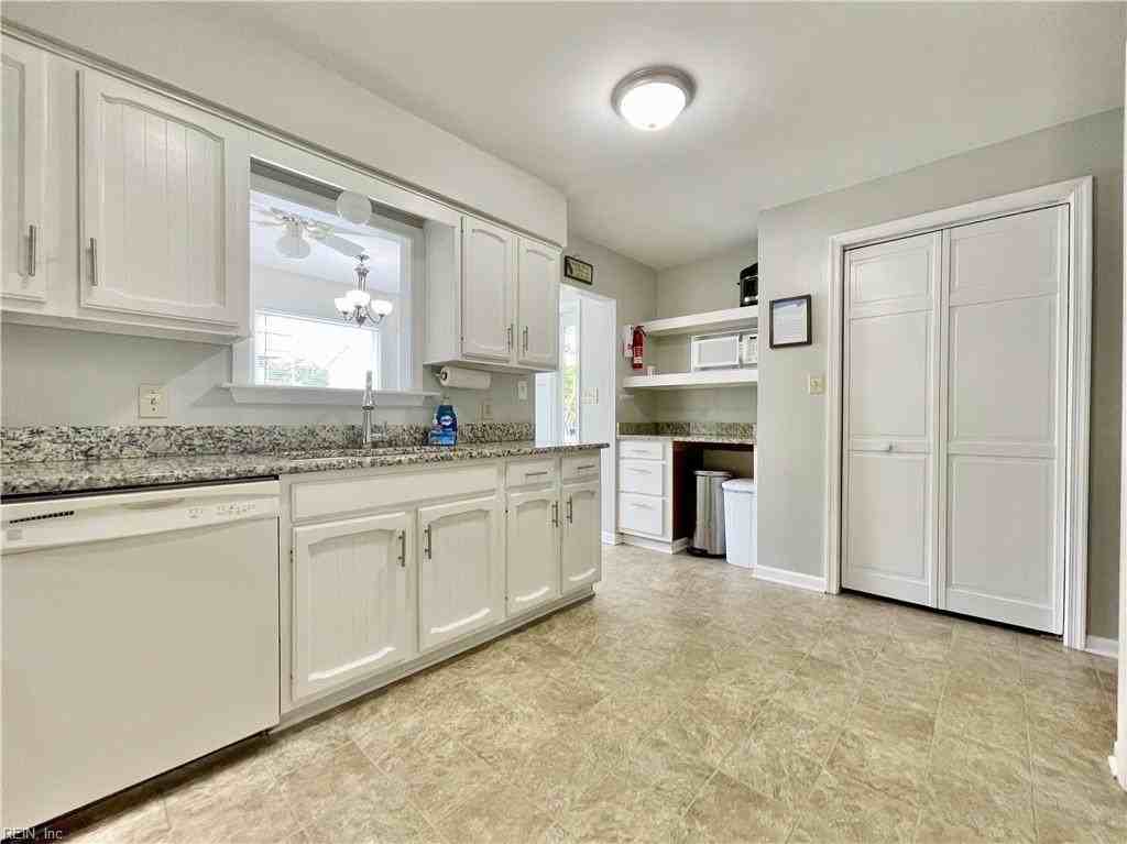 4464 Lauderdale Ave - Photo 7 of 44