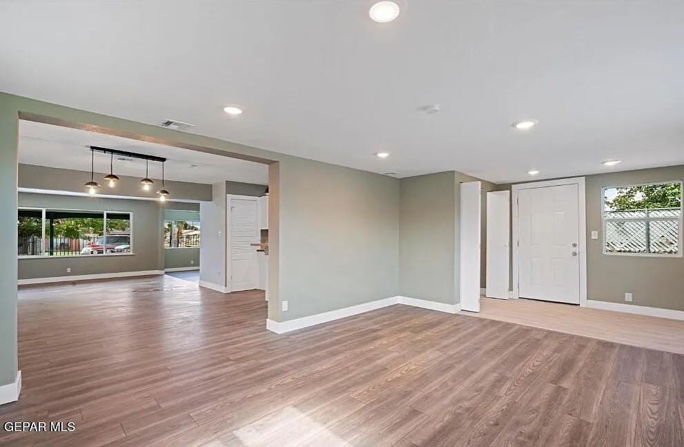 10096 Ontario St - Photo 3 of 17