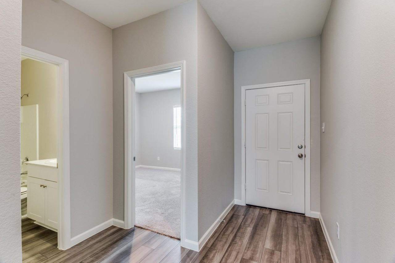 10324 Rosegreen Ln - Photo 4 of 19