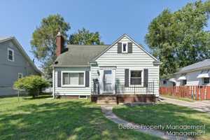 featured image of 2945 Roosevelt Rd