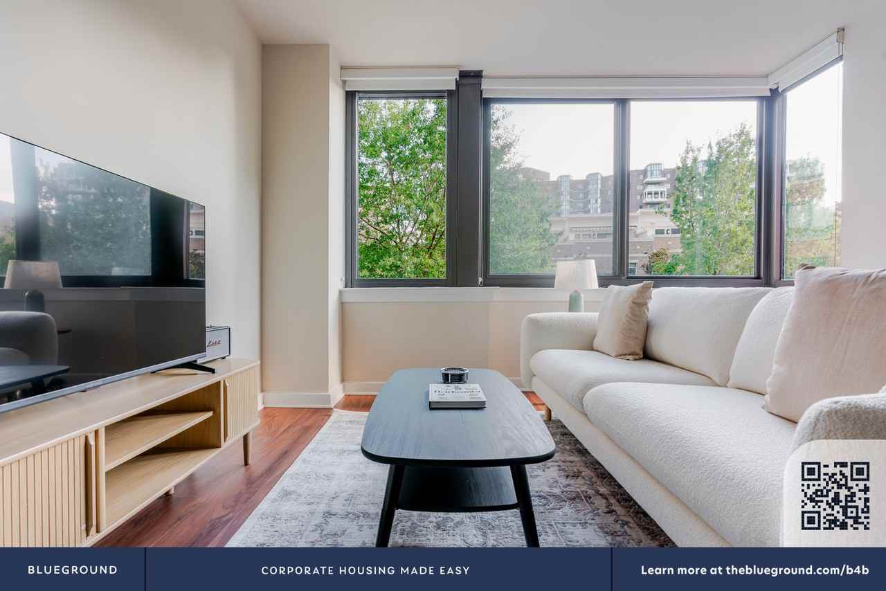 1510 Clarendon Boulevard - Photo 5 of 35