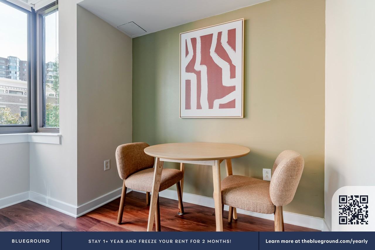 1510 Clarendon Boulevard - Photo 7 of 35