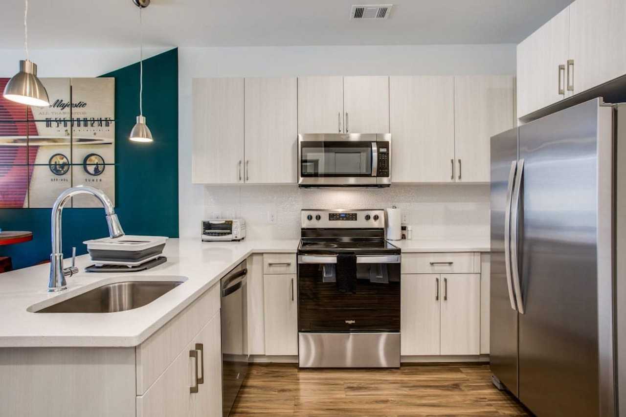 2425 E Riverside Dr #1240266P - Photo 5 of 10