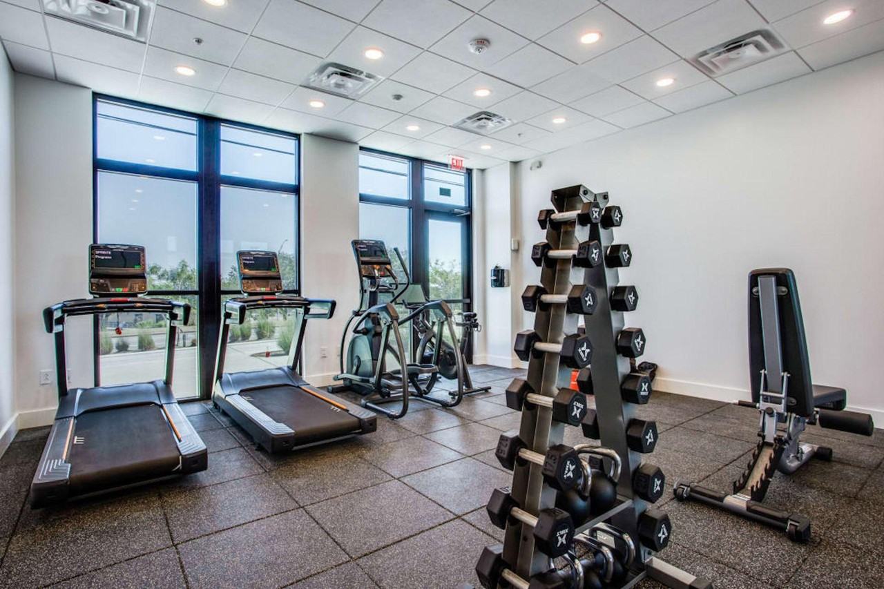 2425 E Riverside Dr #1240266P - Photo 7 of 10