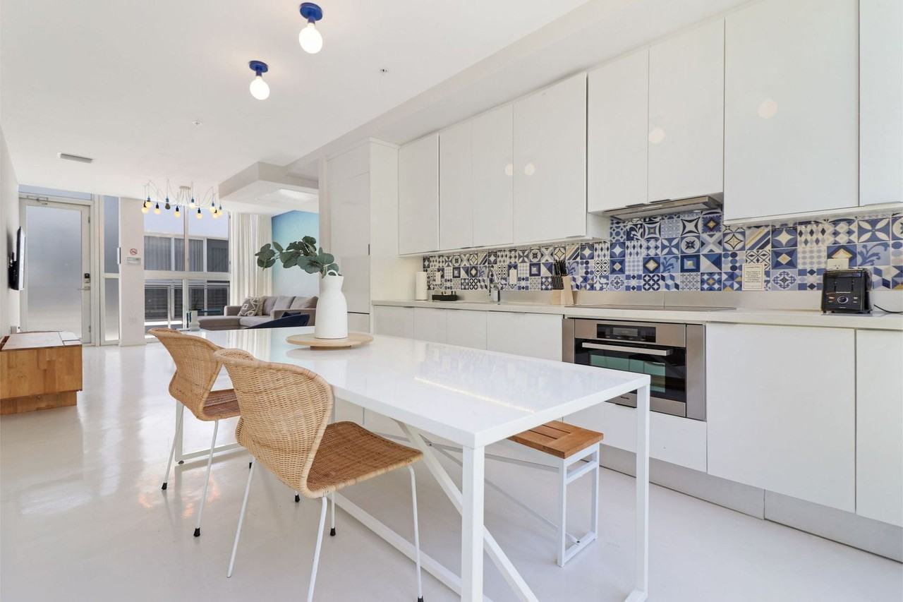 250 Collins Avenue - Photo 7 of 33