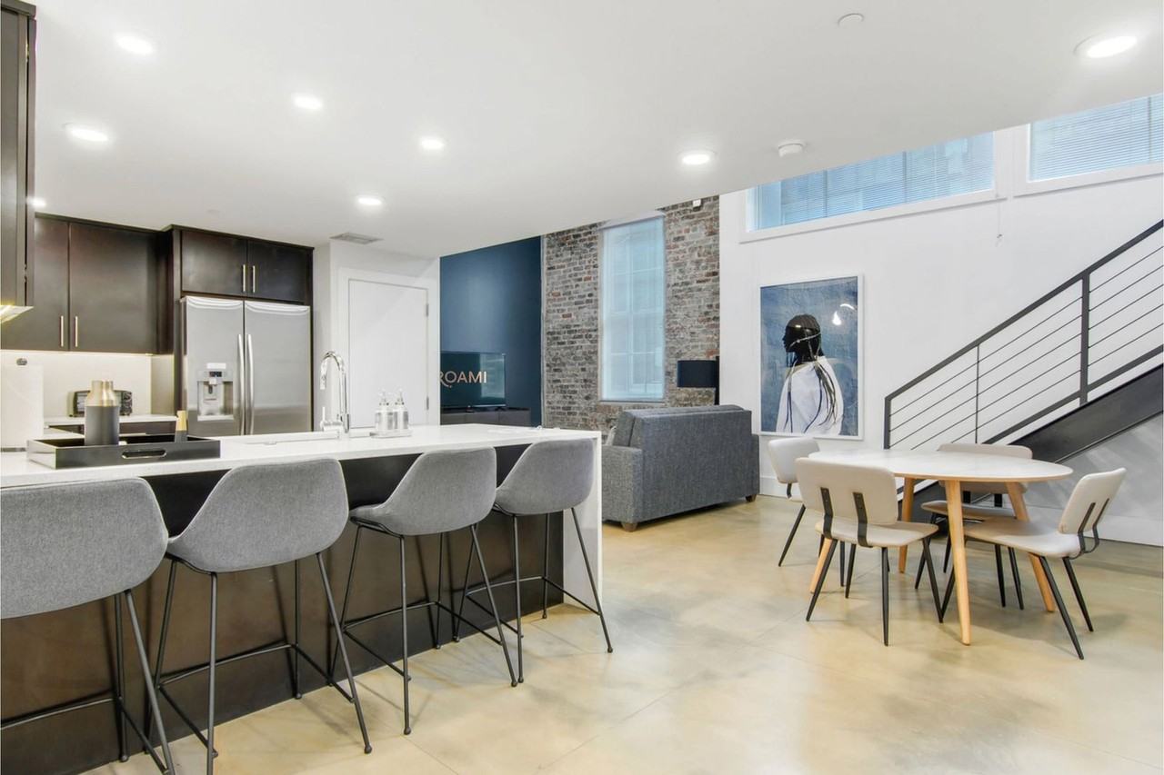 822 Howard Avenue - Photo 3 of 26