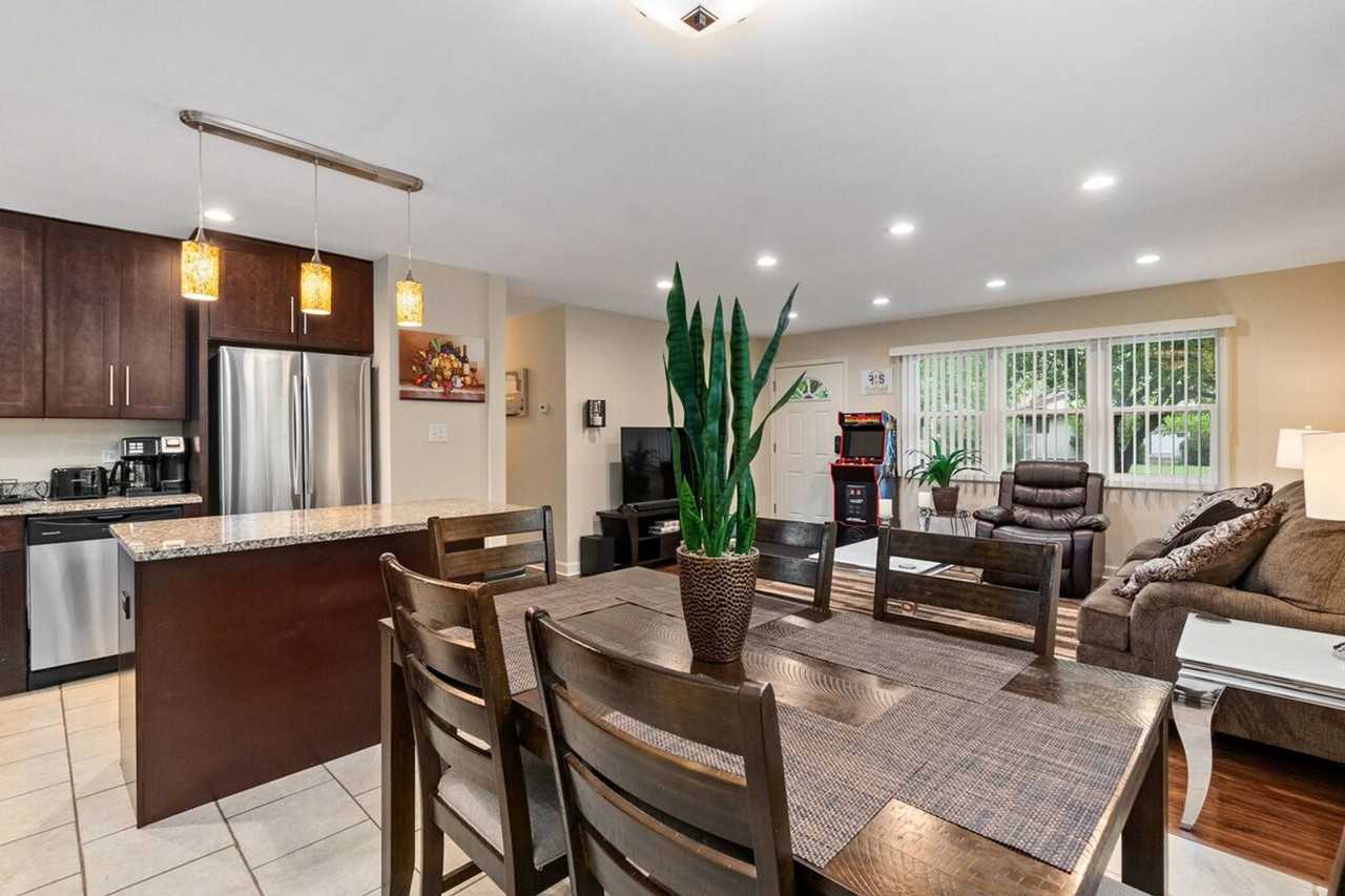 901 W Dundee Rd #1285052P - Photo 2 of 14